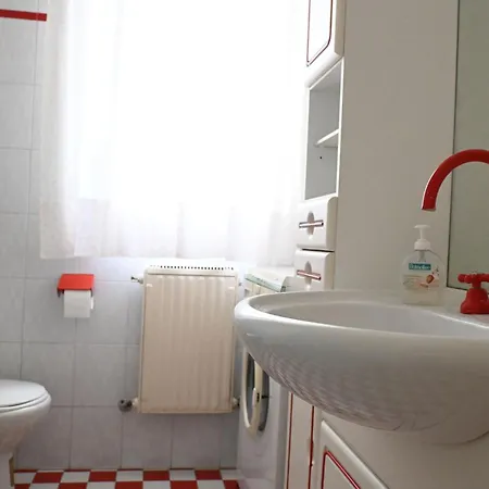 M423 - Marcelli, Comodo Trilocale A Due Passi Dal Mare